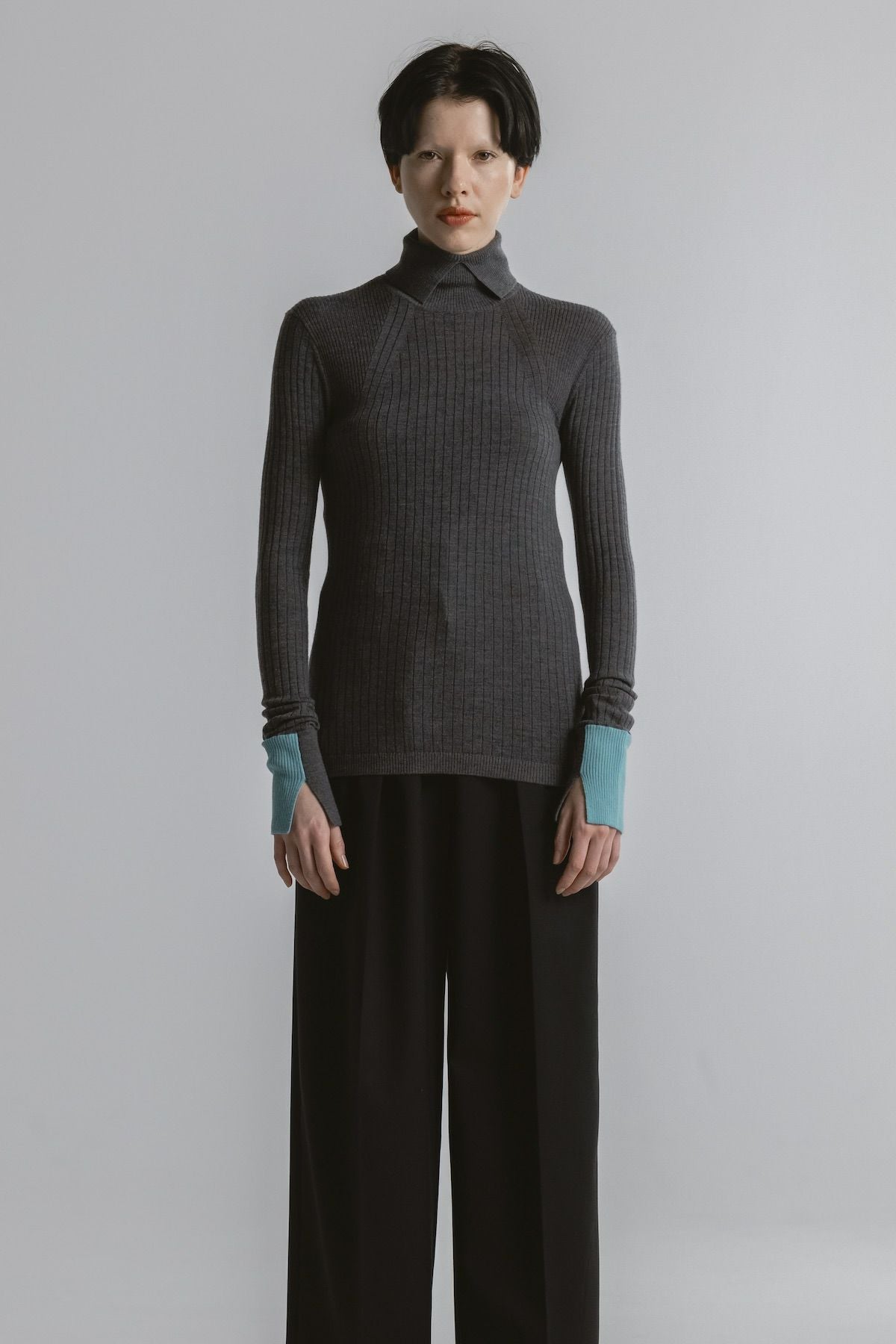 タートルネックタイトニット[C.GRAY/TURQUOISE] | CINOH
