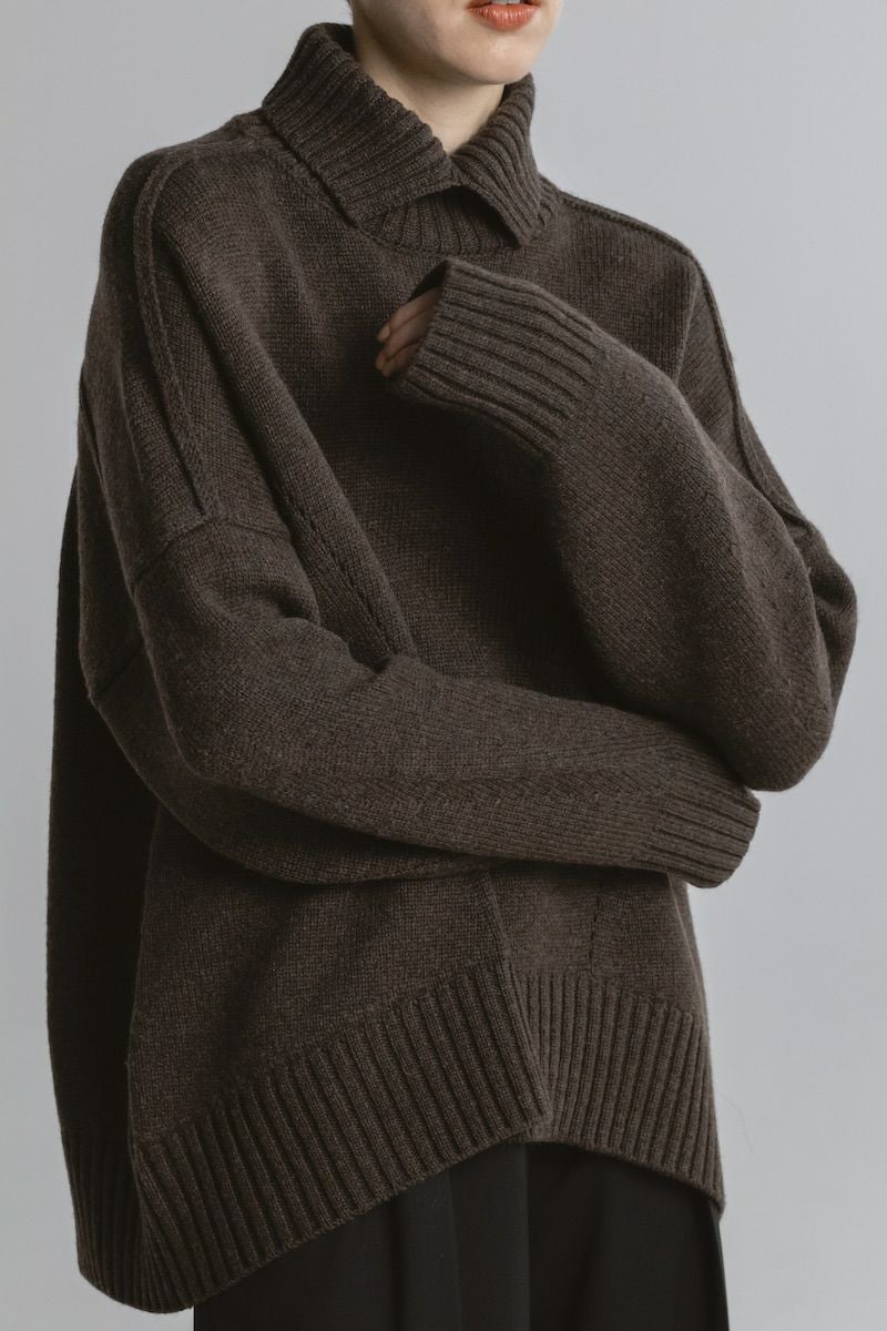 オーバーサイズハイネックニット[BROWN] | CINOH