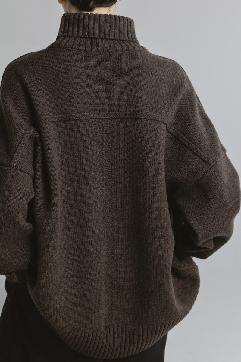 オーバーサイズハイネックニット[BROWN] | CINOH