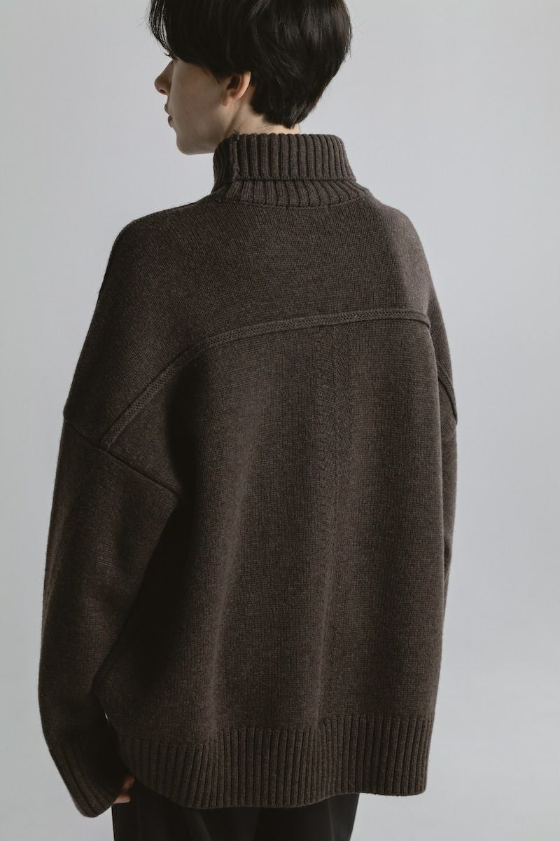オーバーサイズハイネックニット[BROWN] | CINOH